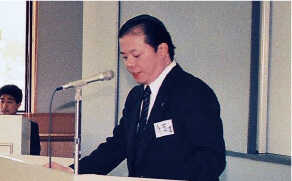 講演中の寺岡宏行社長。